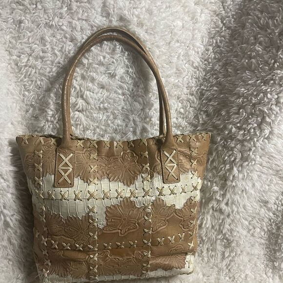 Bergé Italian leather embossed Tan and Cream cross stitching accents Tote Bag - Picture 4 of 13